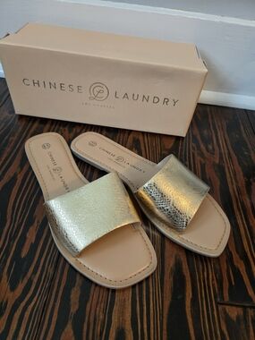 Chinese Laundry Gold Metallic Slide Sandals NWB Square Toe Flat Summer Size 8.5